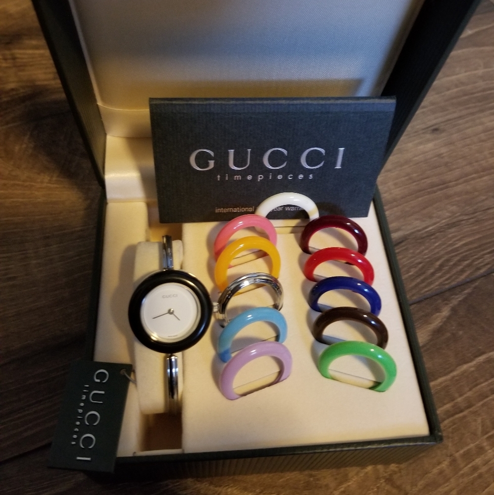 Vintage gucci watch with interchangeable faces